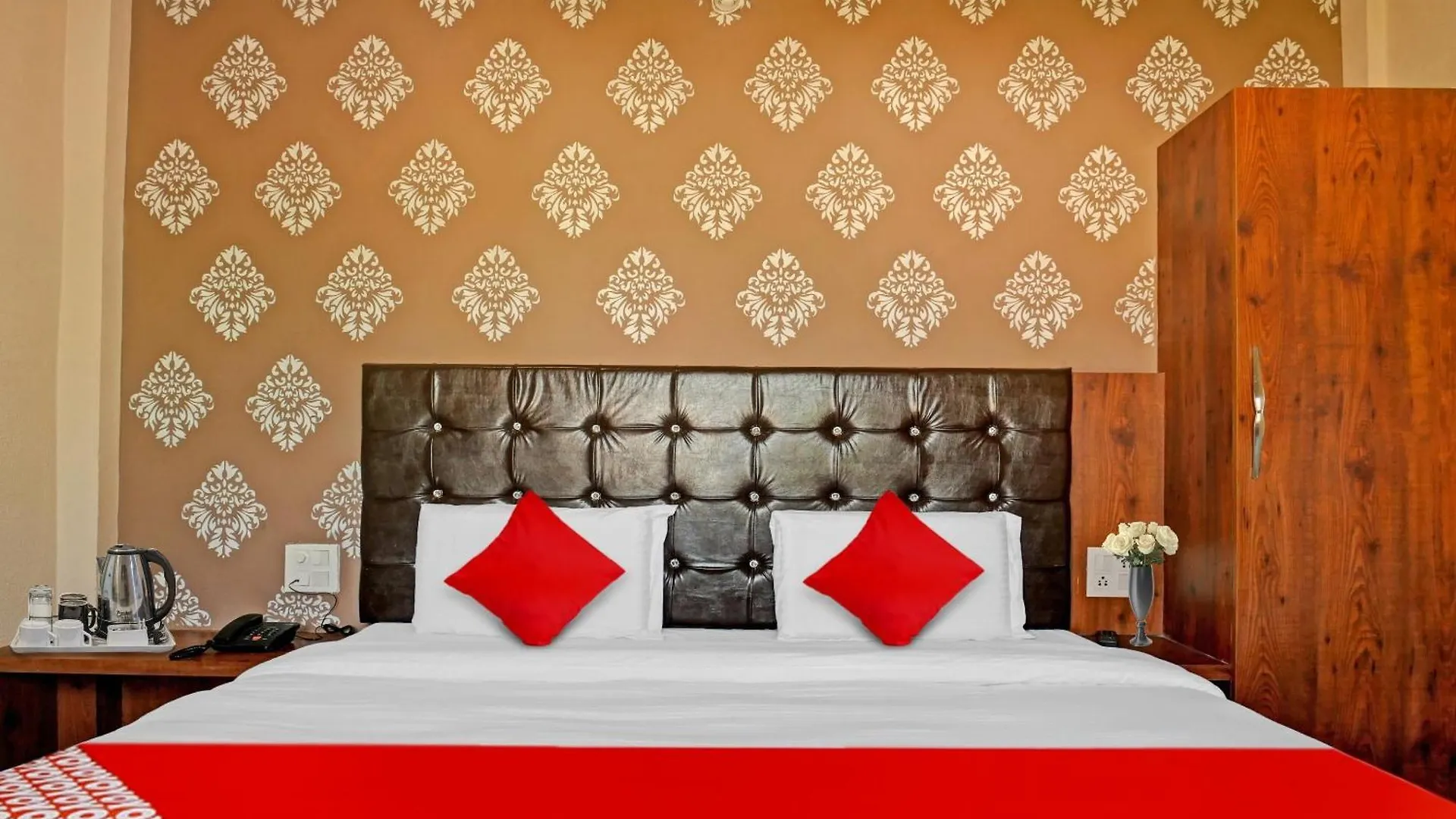 Hotel Flagship Maharaja Resort Varanasi